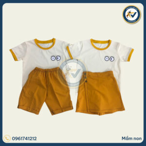 Đồng phục mầm non cổ tròn màu trắng TOMO