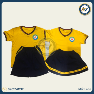 đồng phục mầm non cổ tim màu vàng